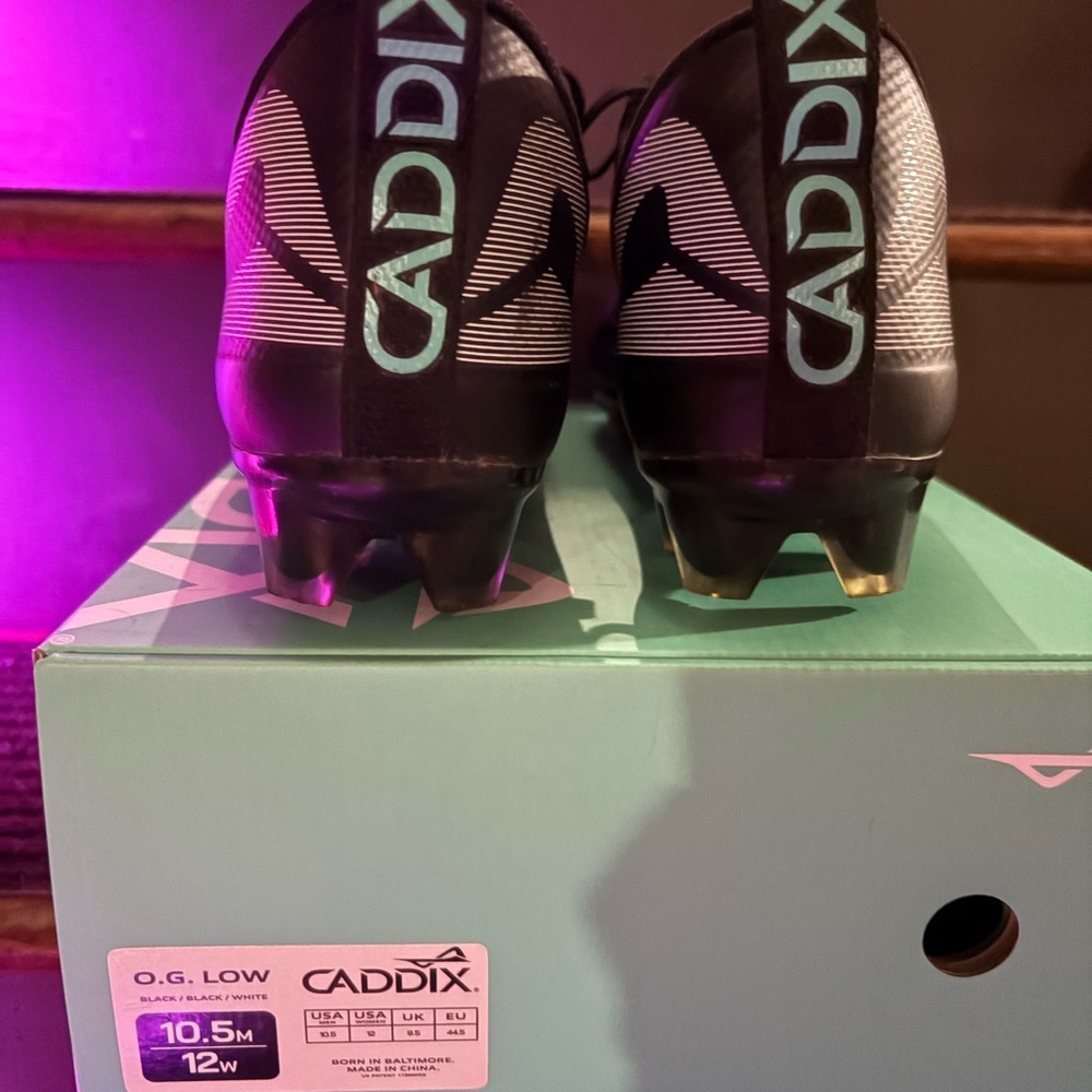 Black Cleats with White Accents - Picture 4 of 6